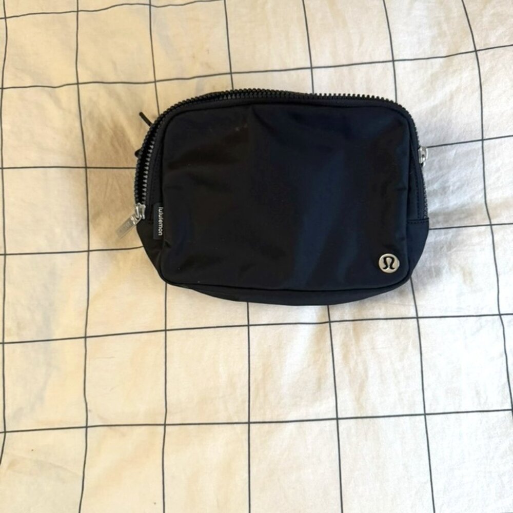 Lululemon everywhere belt bag